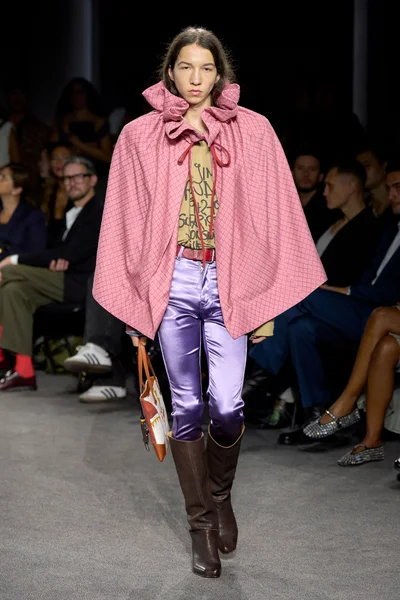 Look 10